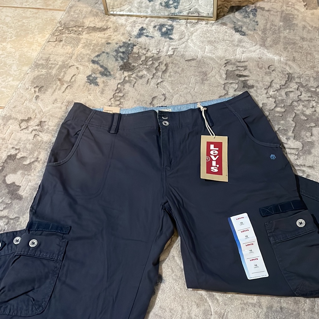 Levis Capri